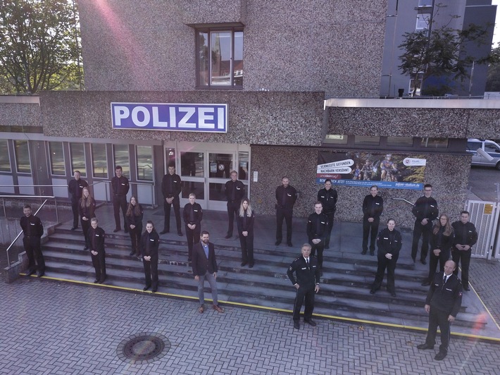 POL-CE: Celle - Polizeiinspektion Celle begrüßt 19 neue Polizistinnen und Polizisten