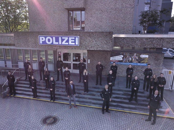 POL-CE: Celle - Polizeiinspektion Celle begrüßt 19 neue Polizistinnen und Polizisten