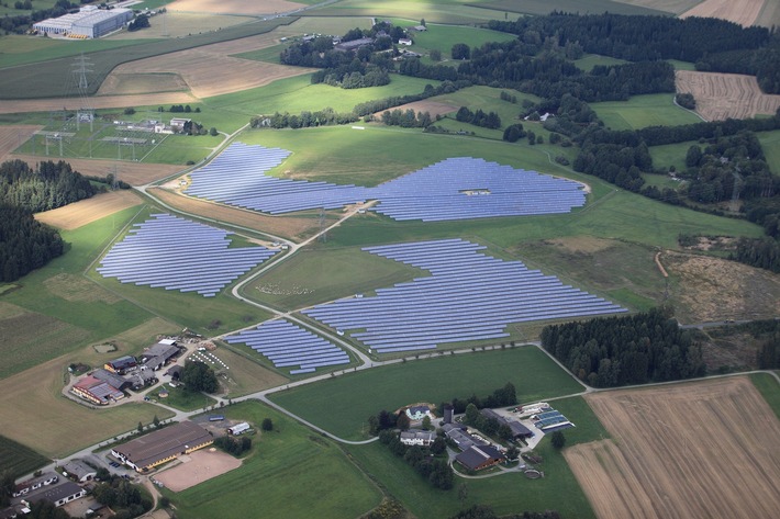 Ausbau der Solarenergie - RheinEnergie erweitert Freiflächenanlage in Münchberg