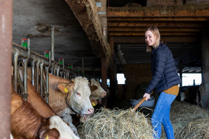 Im «Landdienst» die Welt des Bauernhofs entdecken: Mit Agriviva finden Jugendliche Gastfamilien in der ganzen Schweiz