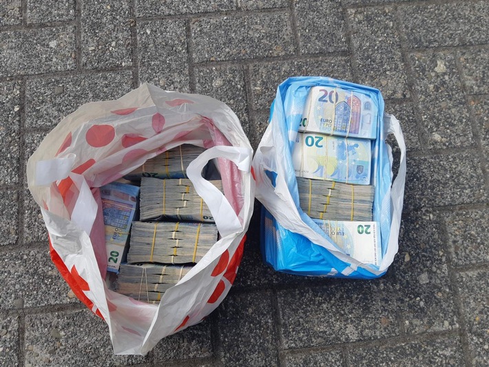 BPOL-BadBentheim: Bargeldschmuggel: Über eine halbe Millionen Euro durch Bundespolizei sichergestellt