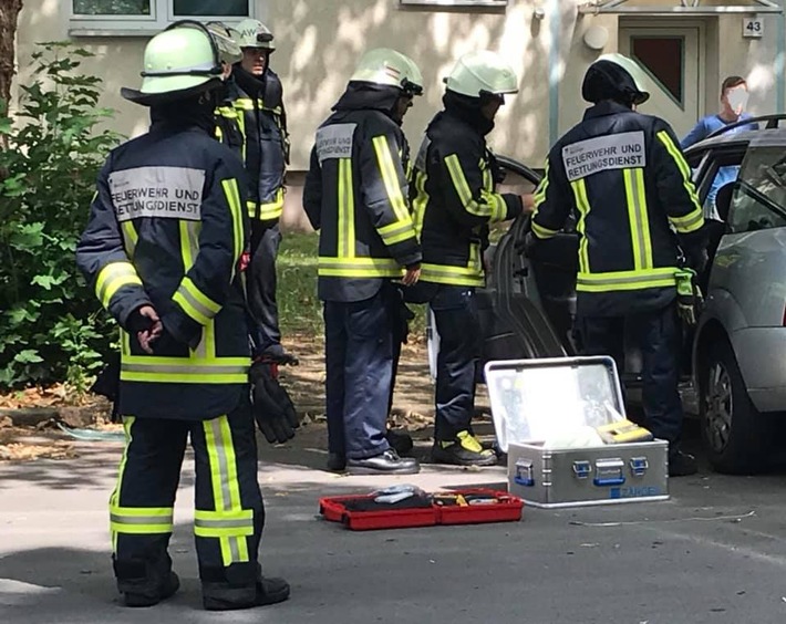 FW-BO: Feuerwehr befreit Säugling aus unabsichtlich verschlossenem Fahrzeug