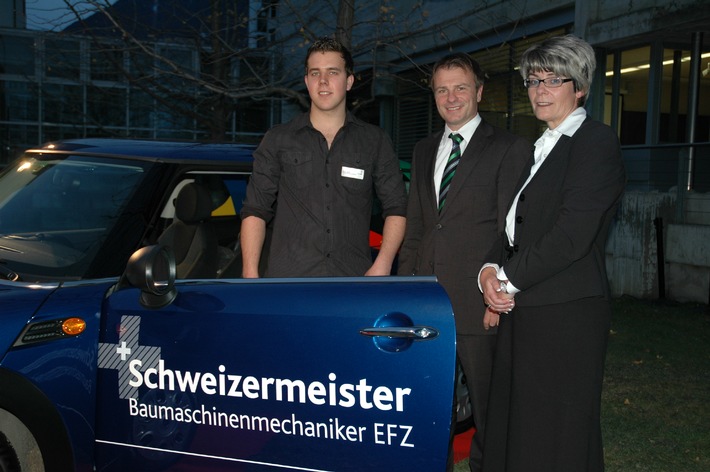 Simon Johner aus Kerzers gewinnt die Debrunner Acifer Trophy /
Die Debrunner Acifer Trophy wird von SwissSkills unterstützt