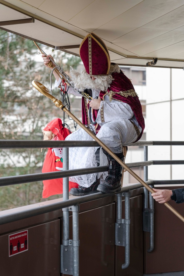 Dank Feuerwehr kommt der Nikolaus von oben