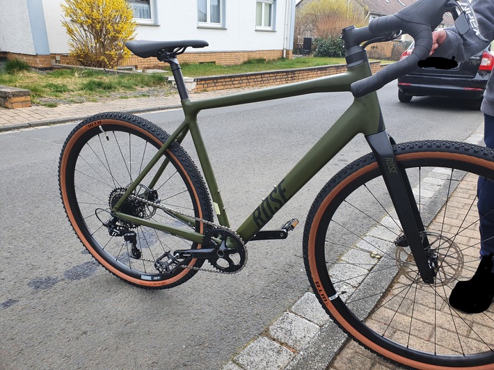 POL-GÖ: (464/2023) Olivgrünes Gravelbike des Herstellers "ROSE" aus Kellerflur eines Mehrfamilienhauses in Hann. Münden gestohlen