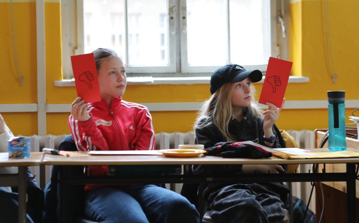 Kinderrechte-Check der Kindernothilfe: Programme zur Bundestagswahl 2025 missachten Interessen von Kindern