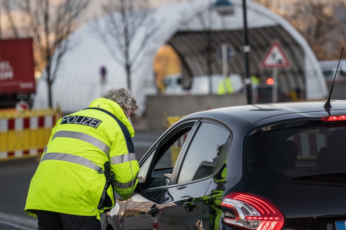Bundespolizeidirektion München: Mutmaßliche Schleuser bei Grenzkontrollen festgenommen