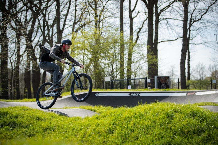 30.000 EURO FÜR MOUNTAINBIKE-PROJEKTE / Rose Bikes unterstützt Vereine beim Auf- &amp; Ausbau von Pumptracks, Dirtspots &amp; Trails