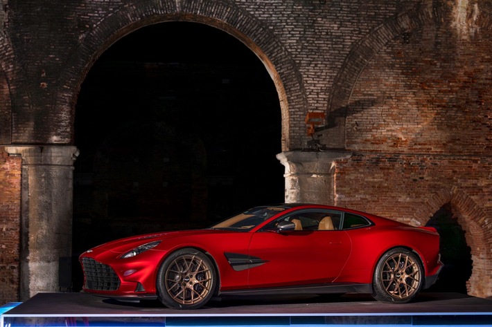 ASTON MARTIN VANQUISH UNVEILED WITH STUNNING WORLD PREMIERE IN VENICE