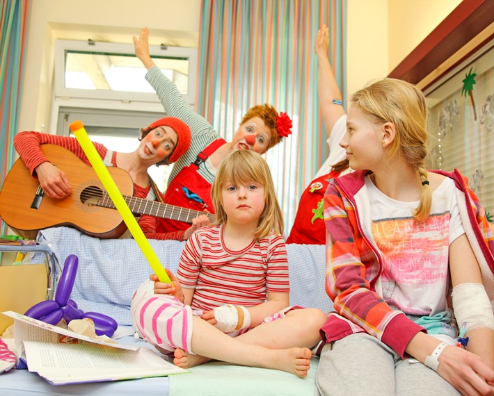 3.000 Euro für Quatsch im Kinderkrankenhaus | Wertgarantie Group lässt Faschingsfeier ausfallen und spendet stattdessen