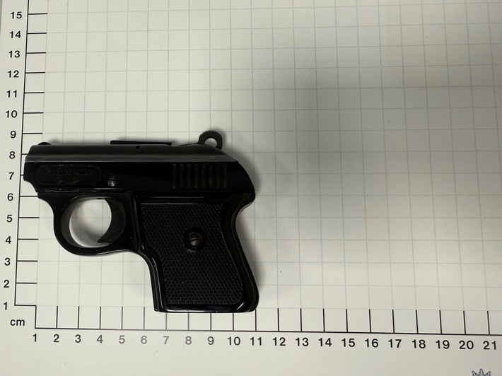 BPOL NRW: Schreckschusspistole im Handgepäck - Bundespolizei stellt Waffe bei Luftsicherheitskontrolle sicher