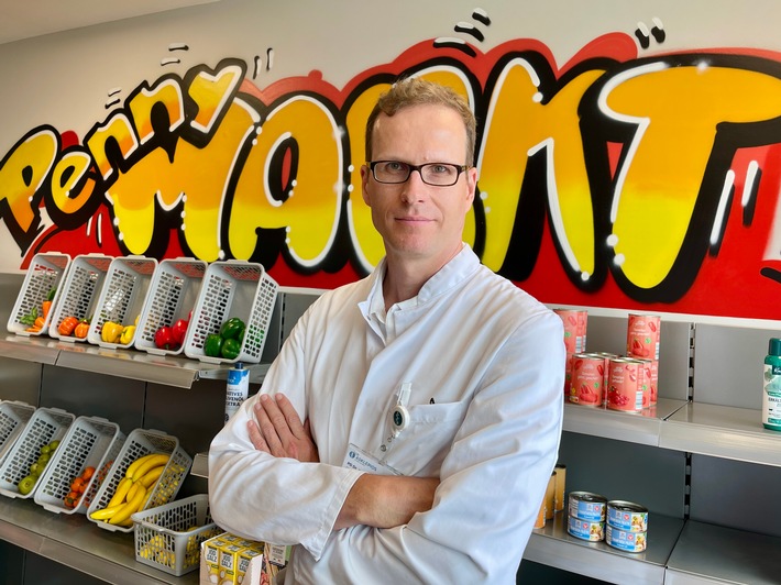 PD Dr. Robert Schulz, Chefarzt der Neurologie der Asklepios Klinik Altona, im Penny Trainingsma.jpeg