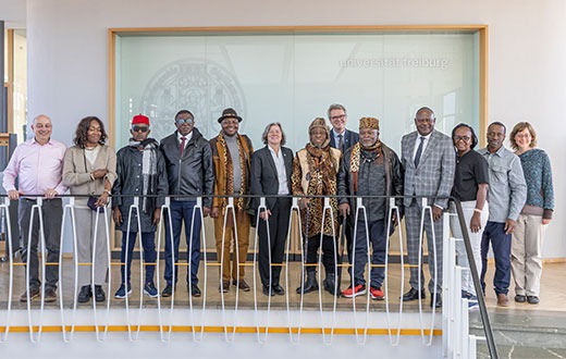 Delegation aus Kamerun gedenkt Ahnen an der Universität Freiburg