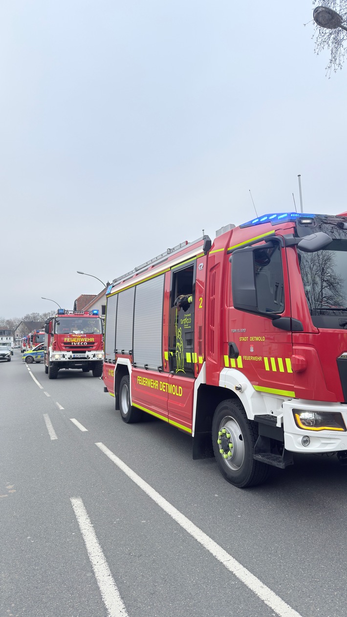 FW-DT: Gemeldete Explosion in Mehrfamilienhaus