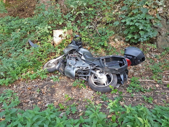 POL-ME: Motorradfahrer nach Zusammenstoß schwer verletzt -Velbert- 1810030