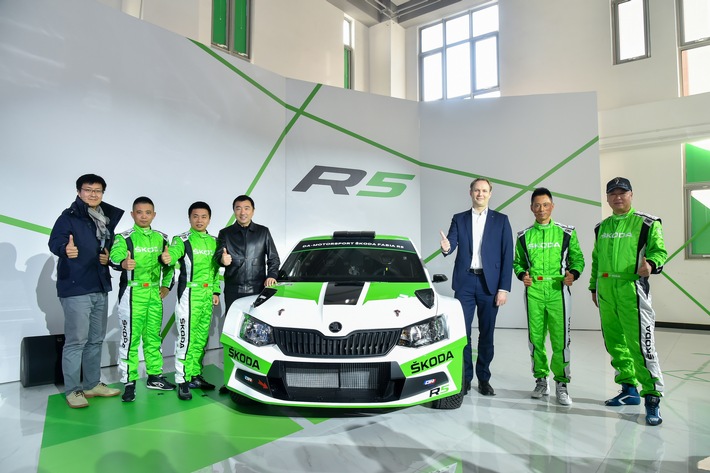 Premiere im Reich der Mitte: Erstmals setzt ein chinesisches Team den SKODA FABIA R5 bei Rallyes ein (FOTO)