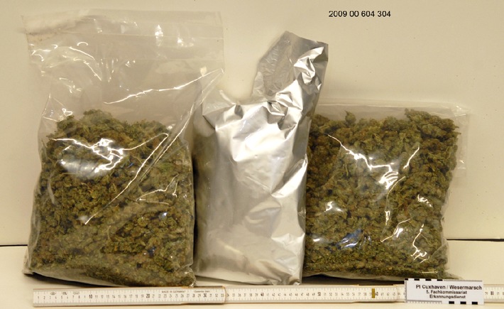 POL-CUX: Vermeintlicher Drogenkurier in Haft - Polizei beschlagnahmt 2,5 Kilo Marihuana (siehe Bildanlage in digitaler Pressemappe als Download)