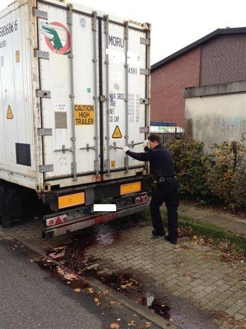 POL-SE: Quickborn: Mit verdorbenem Geflügelfleisch beladener, in Hamburg gestohlener Sattelanhänger in Quickborn aufgefunden