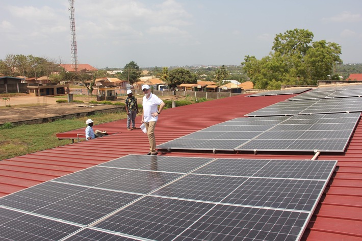 EWIA, KGAL und SunErgy schließen Solar-Allianz für Afrika / Enge Zusammenarbeit bei PV- und Telekom-Projekten vereinbart / Schlechte Stromversorgung bremst Wachstumschancen von Unternehmen