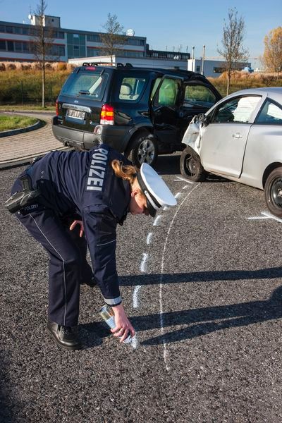 POL-REK: Pkw-Fahrerin schwerverletzt - Brühl