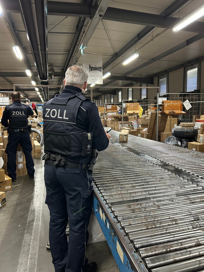 HZA-GI: Zoll kontrolliert nicht nur Pakete und Päckchen Bundesweite Schwerpunktprüfung gegen Schwarzarbeit und illegale Beschäftigung bei Paketdienstleistern