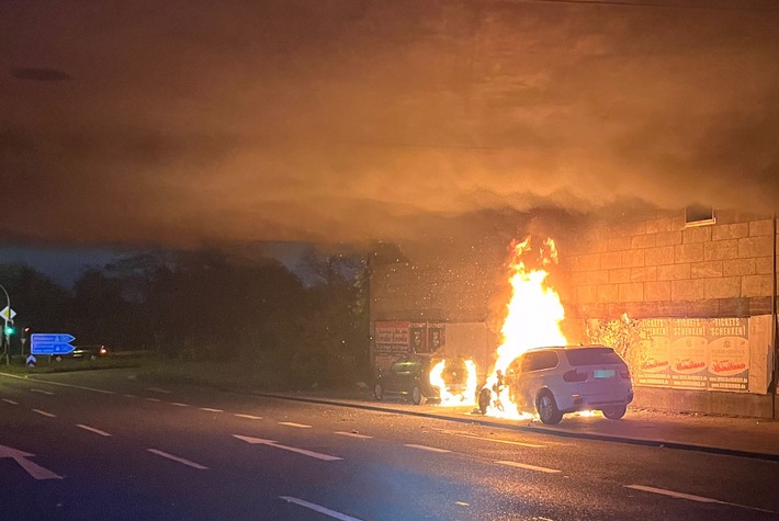 POL-DU: Mittelmeiderich: Zwei Autos in Vollbrand - Kripo sucht Zeugen