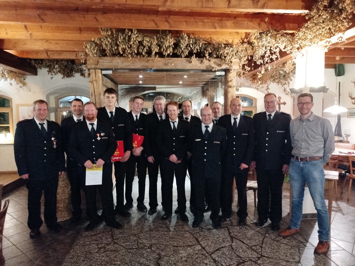 LRA-Ravensburg: Hauptversammlung der Feuerwehrabteilung Niederwangen 29 Aktive Mitglieder rückten im vergangenen Jahr zu 20 Einsätzen aus