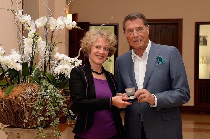 Udo Jürgens erhält Ehrenmedaille der Stadt Zürich (BILD)