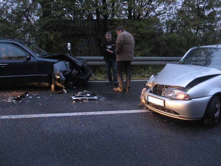 POL-HI: BAB 7, Stadt Hildesheim -- Schwerer Unfall in Anschlussstelle fordert einen Schwer - und zwei Leichtverletzte