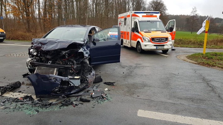 POL-HM: Nach Kreuzungsunfall: Bundesstraße 442 bei Bad Münder voll gesperrt