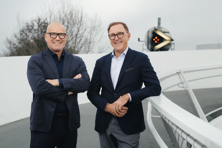 Automobil-Experten liefern Trainingsplan für die Autoindustrie / Dr. Thomas Sedran und Harald Hamprecht veröffentlichen gemeinsames Buch "Kraft statt Krise"