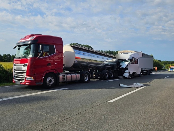 POL-ROW: ++ Zeugen gesucht: Schwerer Unfall auf der A 1 bei Gyhum ++