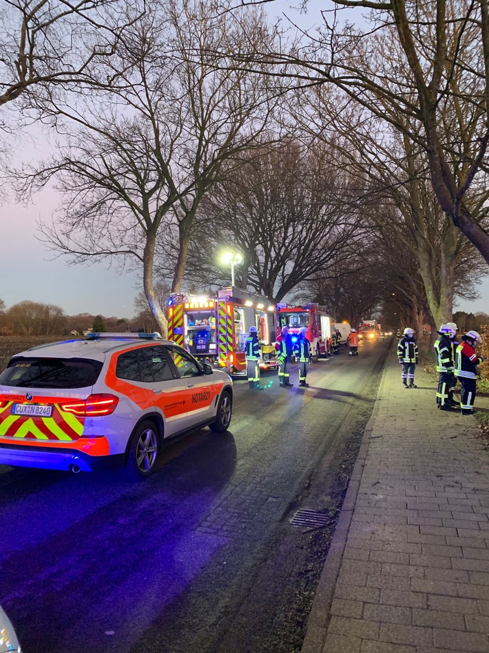 FFW Schiffdorf: 85-Jähriger Loxstedter nach Verkehrsunfall eingeschlossen