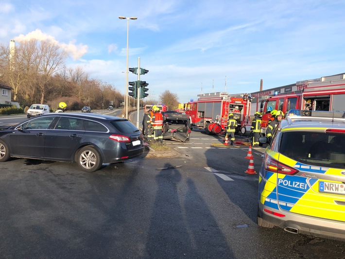 FW-OB: Verkehrsunfall auf der Buschhausener Straße