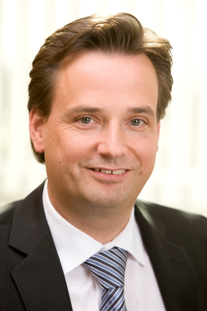 Wolfgang Booms wird Geschäftsführer Marketing und Vertrieb der Ford-Werke GmbH / Wolfgang Kopplin zum neuen Verkaufsdirektor ernannt (mit Bild)