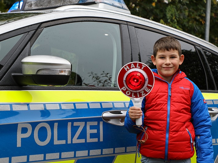 POL-AC: Siebenjähriger fand vermisste Seniorin: Aachener Polizei sagte jetzt Dankeschön