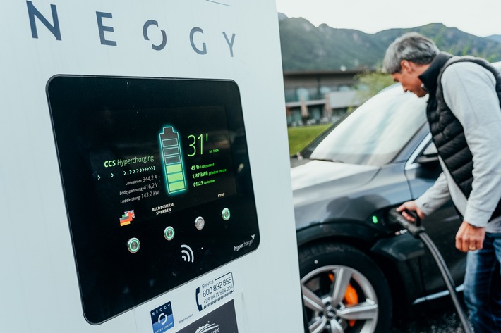 First Mover in der neuen Ära der Elektromobilität: Agentur CUBE brand communications launcht ein E-Driving-Programm zur Steigerung der Technologieakzeptanz