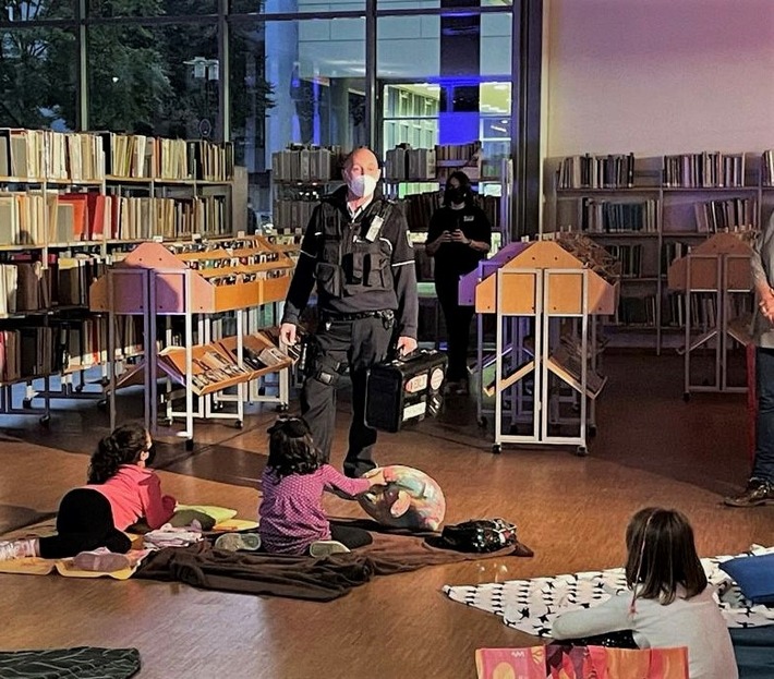 POL-HA: Polizei Hagen besucht Kinder-Hörspielnacht der Stadtbücherei