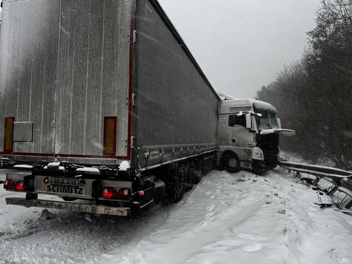 POL-CUX: Erste Zwischenbilanz zur Wetterlage und dem Verkehrsunfallgeschehen innerhalb der Polizeiinspektion Cuxhaven - Dringende Verkehrshinweise