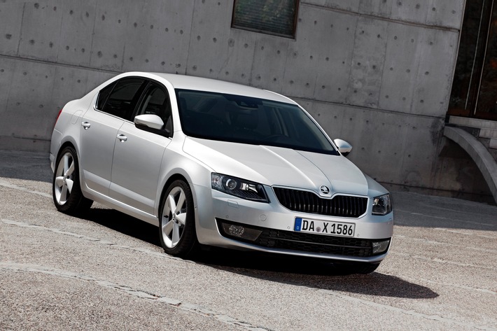 SKODA Octavia: elf EU-6-Motoren, drei neue Triebwerke und aufgewertete Ausstattung mit bester Konnektivität (FOTO)