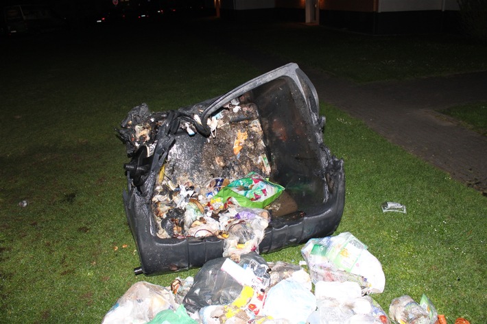 POL-NE: Brand einer Mülltonne - Polizei sucht Zeugen
