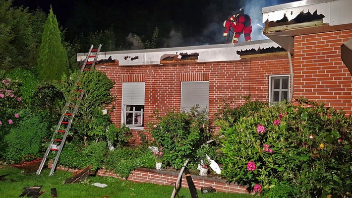 FW-SE: Feuer in einem Einfamilienhaus mit Menschenrettung