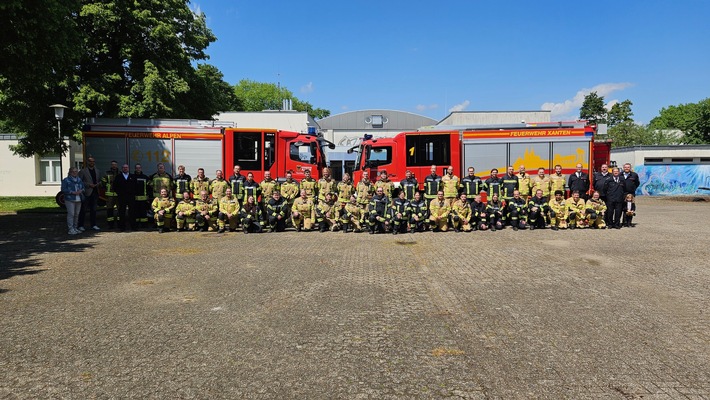 FW Xanten: Großer Prüfungstag der Grundlehrgänge der Feuerwehren Xanten, Sonsbeck und Alpen