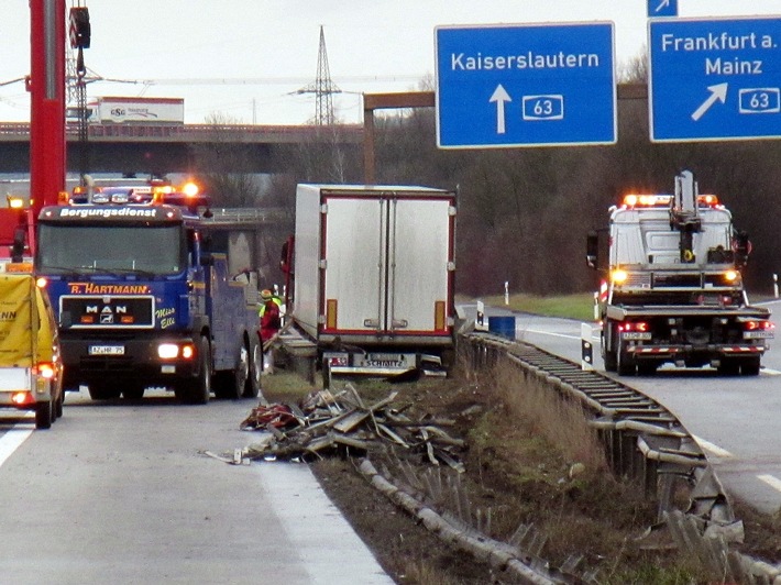 POL-VDMZ: Lkw-Unfall am Alzeyer Kreuz