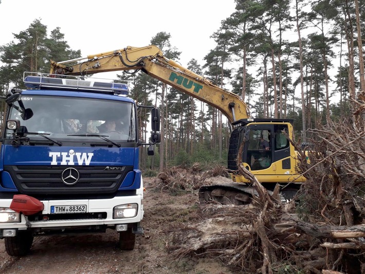 THW-HH MV SH: Waldbrand Lübthee: THW beendet Einsatz