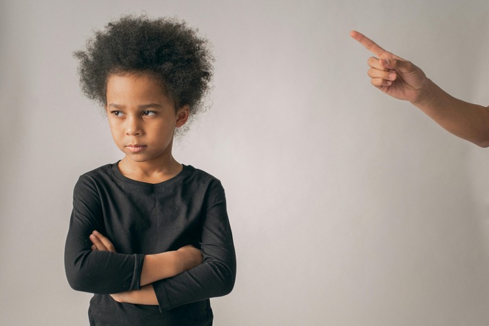 Umstrittene Erziehungsstile – Jana Alles von Smart Parents verrät, wann Eltern ihren Kindern schaden