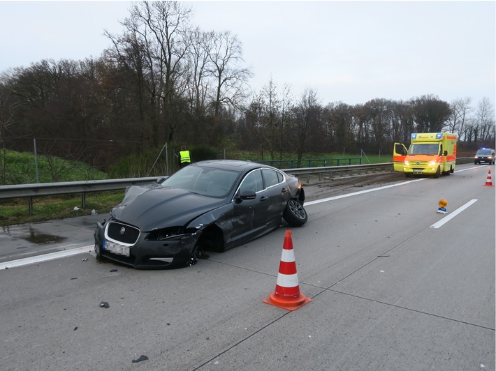 POL-DEL: Autobahnpolizei Ahlhorn: Hoher Sachschaden bei Verkehrsunfall auf der Autobahn 1 im Bereich der Gemeinde Cappeln