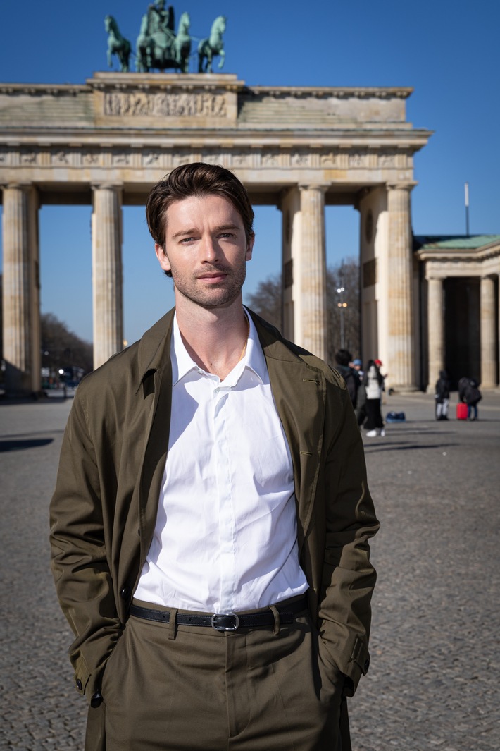 SKY_Patrick Schwarzenegger_The White Lotus_Berlin_(c) Sky_Harald Fuhr.JPG