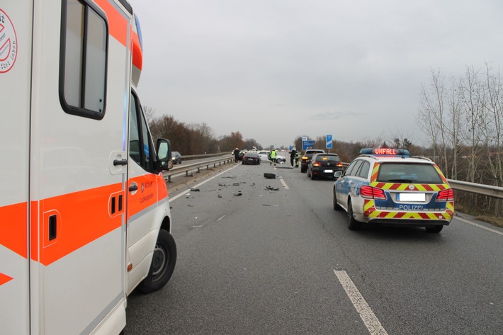 POL-PDNW: Polizeiautobahnstation Ruchheim - Verkehrsunfall verursacht Vollsperrung auf BAB 650