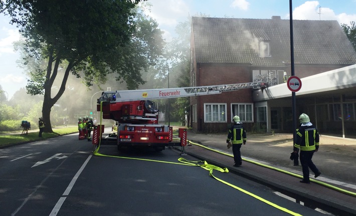 FW-GE: Brand in einem ehemaligen Autohaus